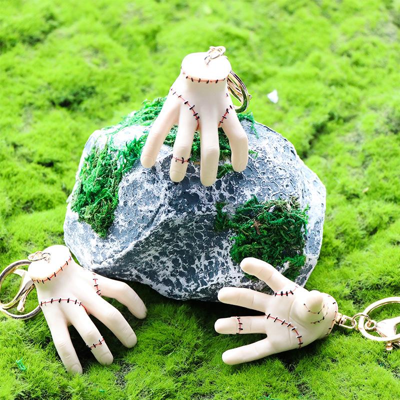 🖤Gothic Hand Keychain - Halloween Edition Horror Pendant Accessory